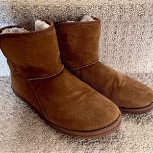 Sz 8.5 Skechers faux fur lined winter booties in chestnut